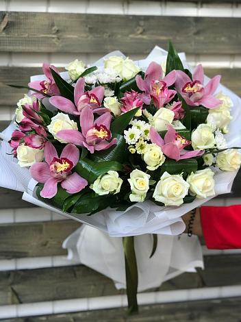 Букет цветов из: Розы и Хризантемы в Белогорске Республики Крым