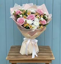 Букет цветов из:  Гвоздики, Орхидеи и Розы в Белогорске Республики Крым