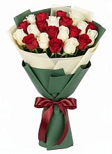 Букет Микс из красных и белых роз в Белогорске Республики Крым