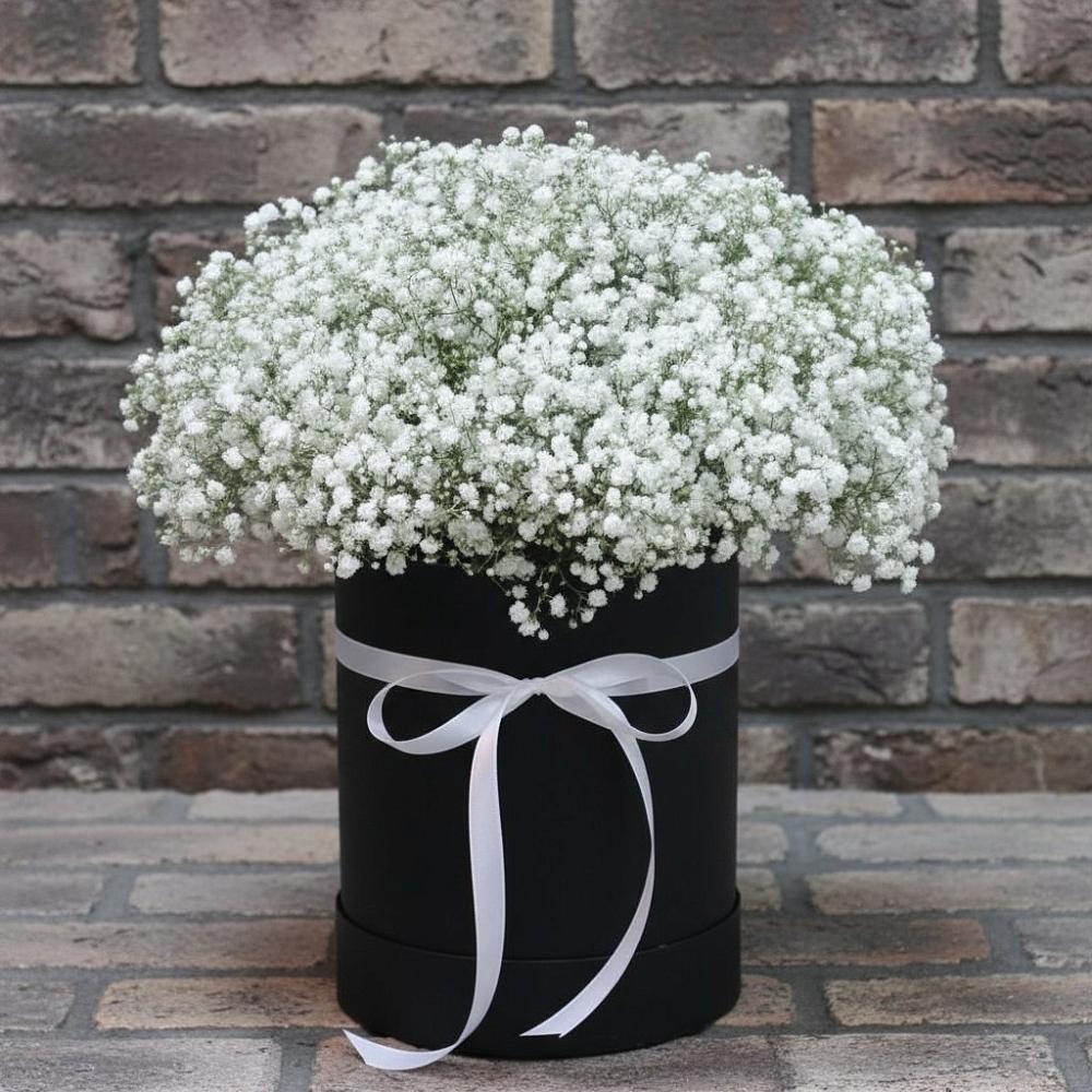 Цветочная композиция из Гипсофила в шляпной коробке в Белогорске Республики Крым