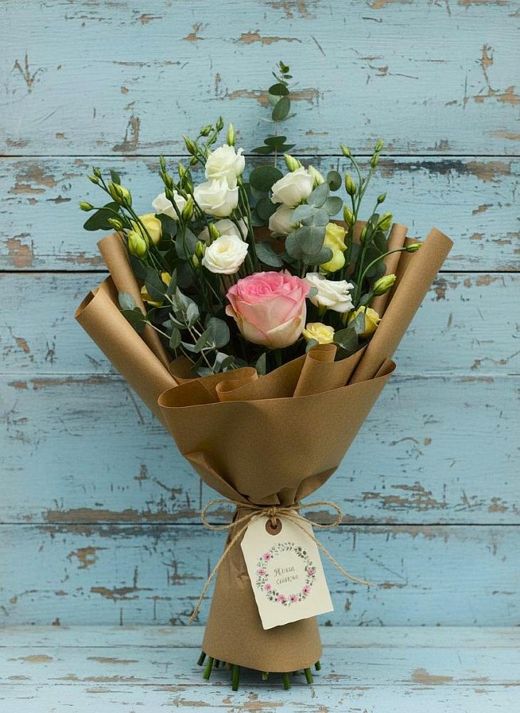 Букет цветов из: Розы и Лизиантусы в Белогорске Республики Крым