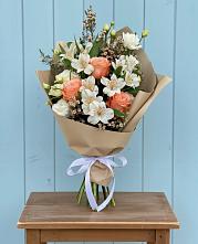 Букет цветов из:  Альстромерии, Лизиантусы, Розы и Хризантемы в Белогорске Республики Крым