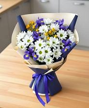 Букет цветов из:  Розы, Ирисы и Хризантемы в Белогорске Республики Крым