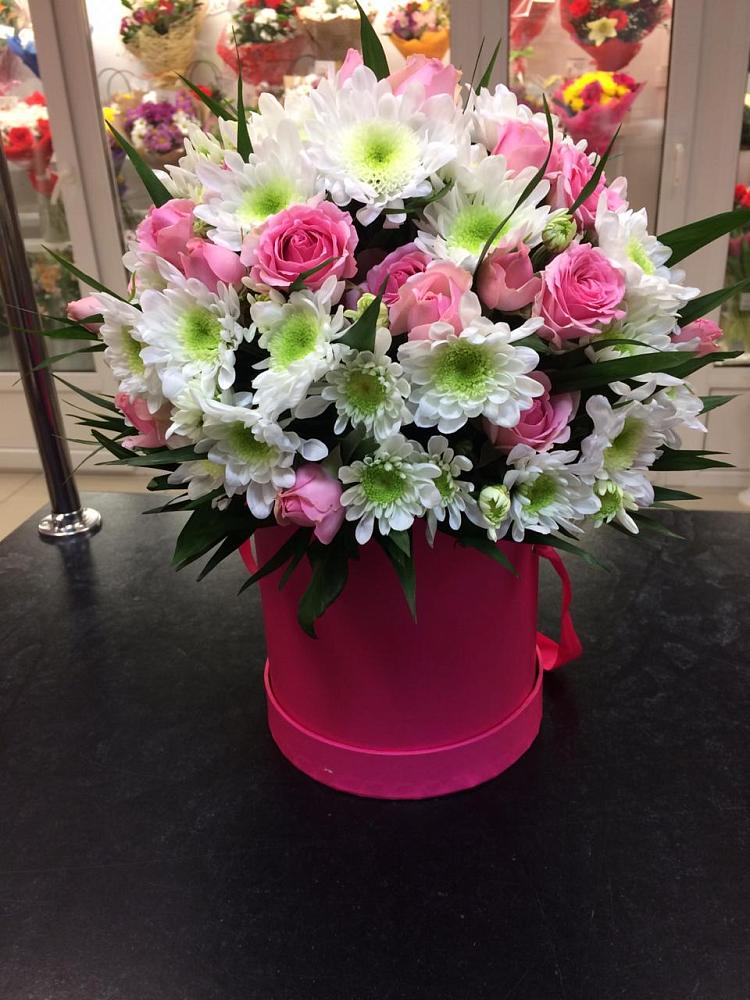 Цветочная композиция из Розы и Хризантемы в шляпной коробке в Белогорске Республики Крым