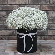 Цветочная композиция из Гипсофила в шляпной коробке в Белогорске Республики Крым