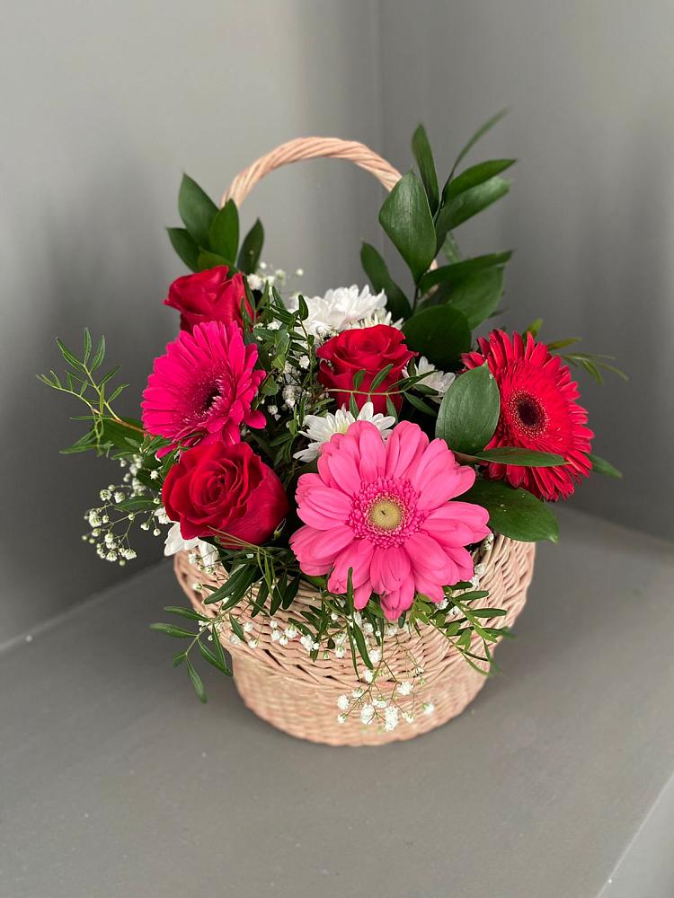 Цветочная композиция из Розы, Хризантемы и Герберы в корзине в Белогорске Республики Крым
