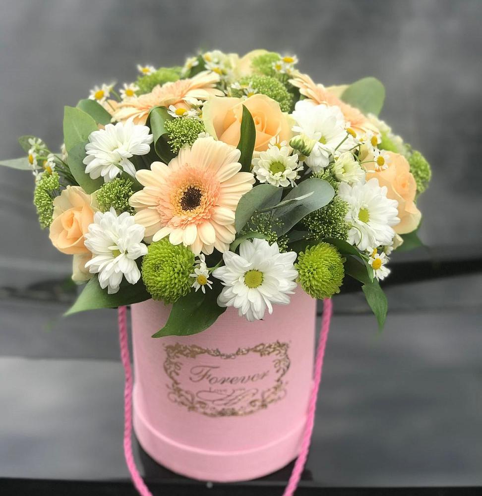 Цветочная композиция из Розы, Герберы и Хризантемы в шляпной коробке в Белогорске Республики Крым