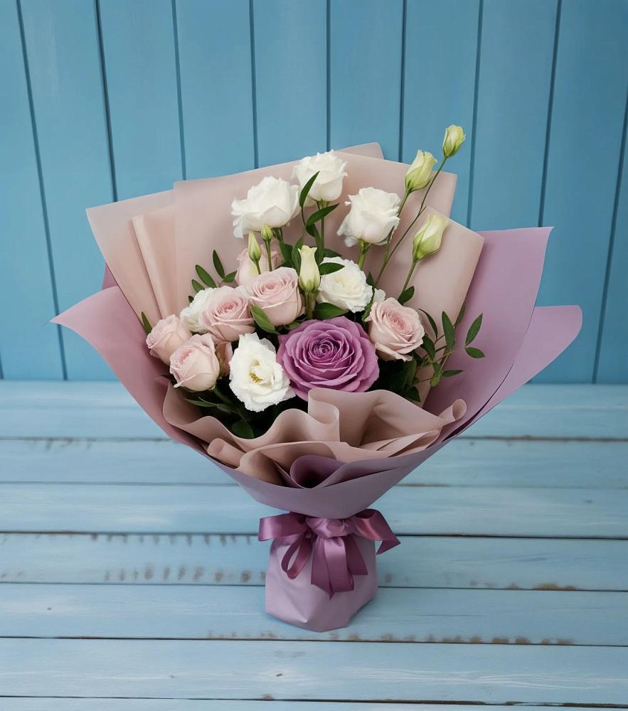 Букет цветов из: Розы и Лизиантусы в Белогорске Республики Крым